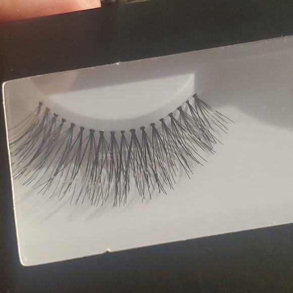Huda Beauty Lashes (Choose your Style) - Picture 4 of 8